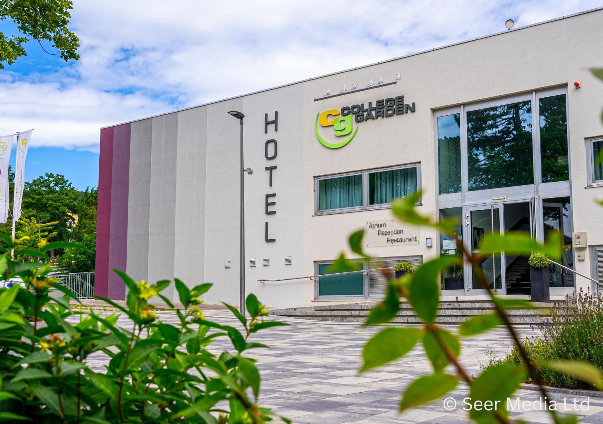 College Garden Hotel Bad Voeslau Εξωτερικό φωτογραφία
