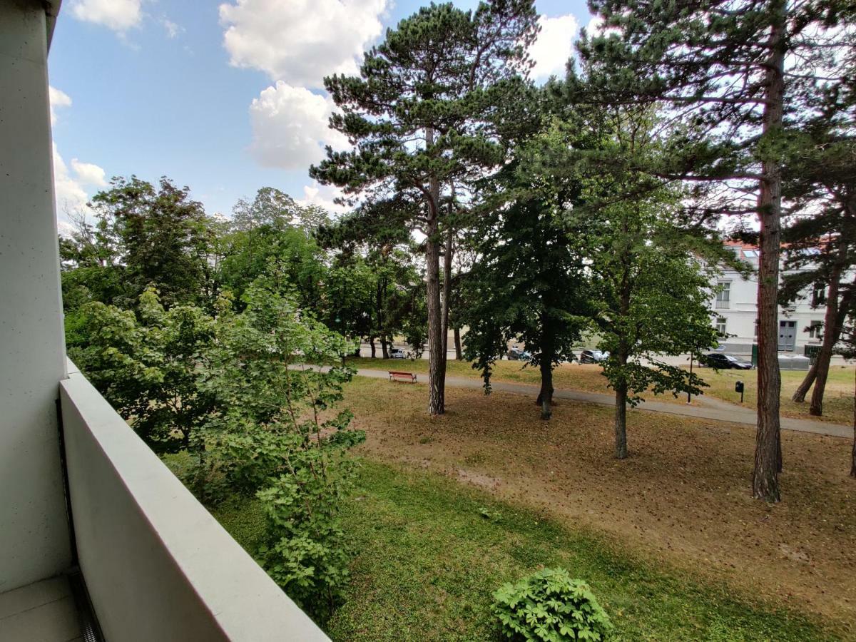 College Garden Hotel Bad Voeslau Εξωτερικό φωτογραφία